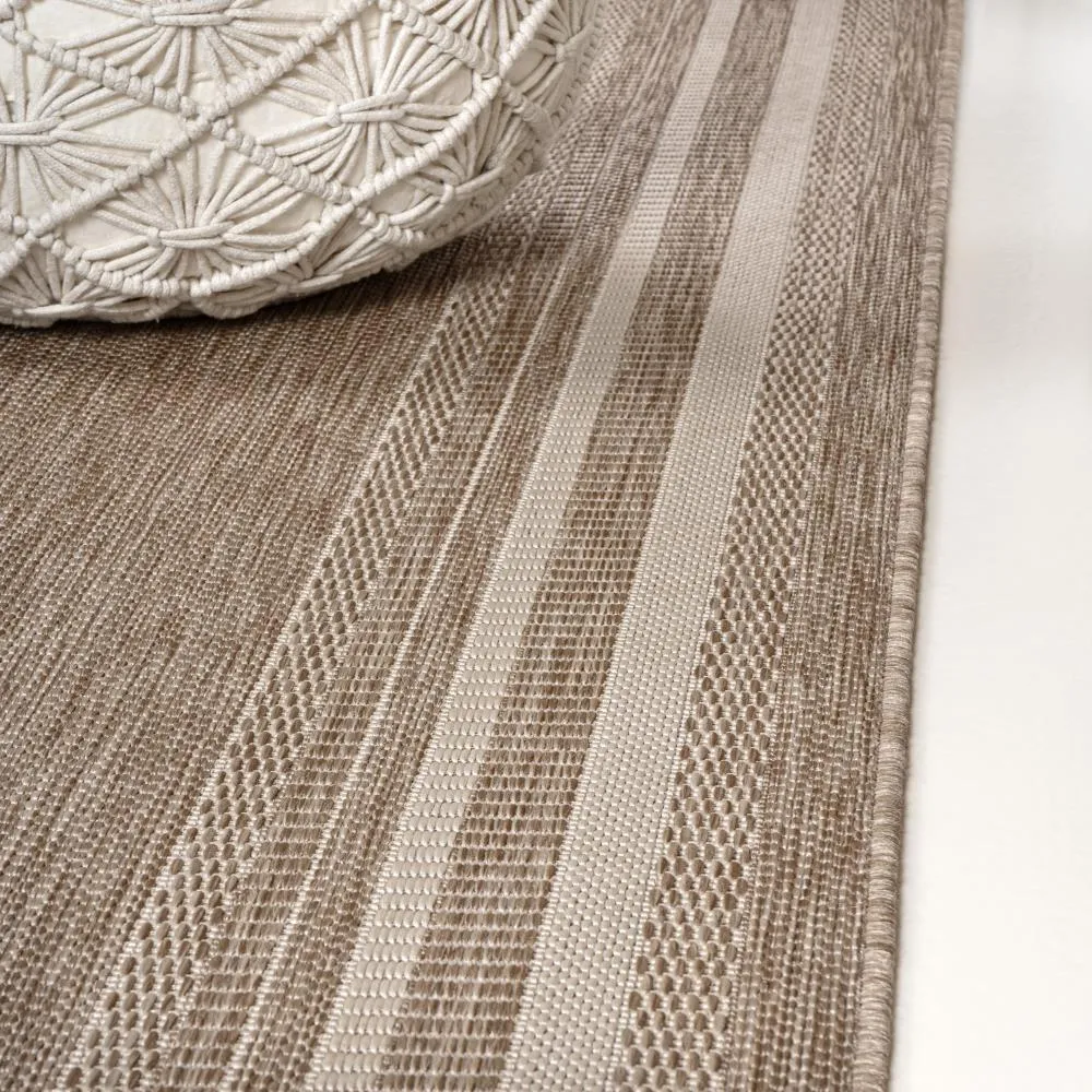 Barclay Traditional Casual Pinstripe Border Indoor/Outdoor Area Rug