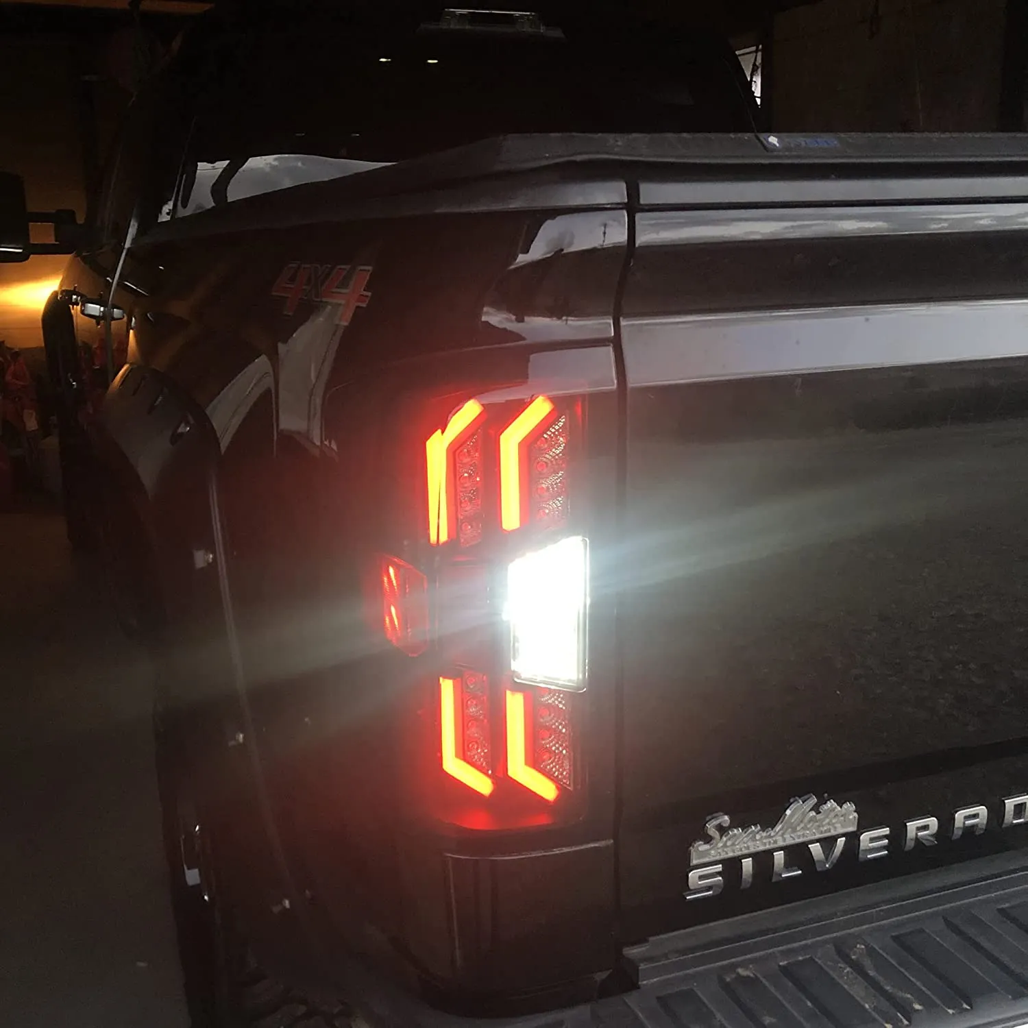 New Upgraded Tail Light Assembly for 2014-2018 Chevy Silverado 1500/2015-2018 Silverado 2500/3500HD